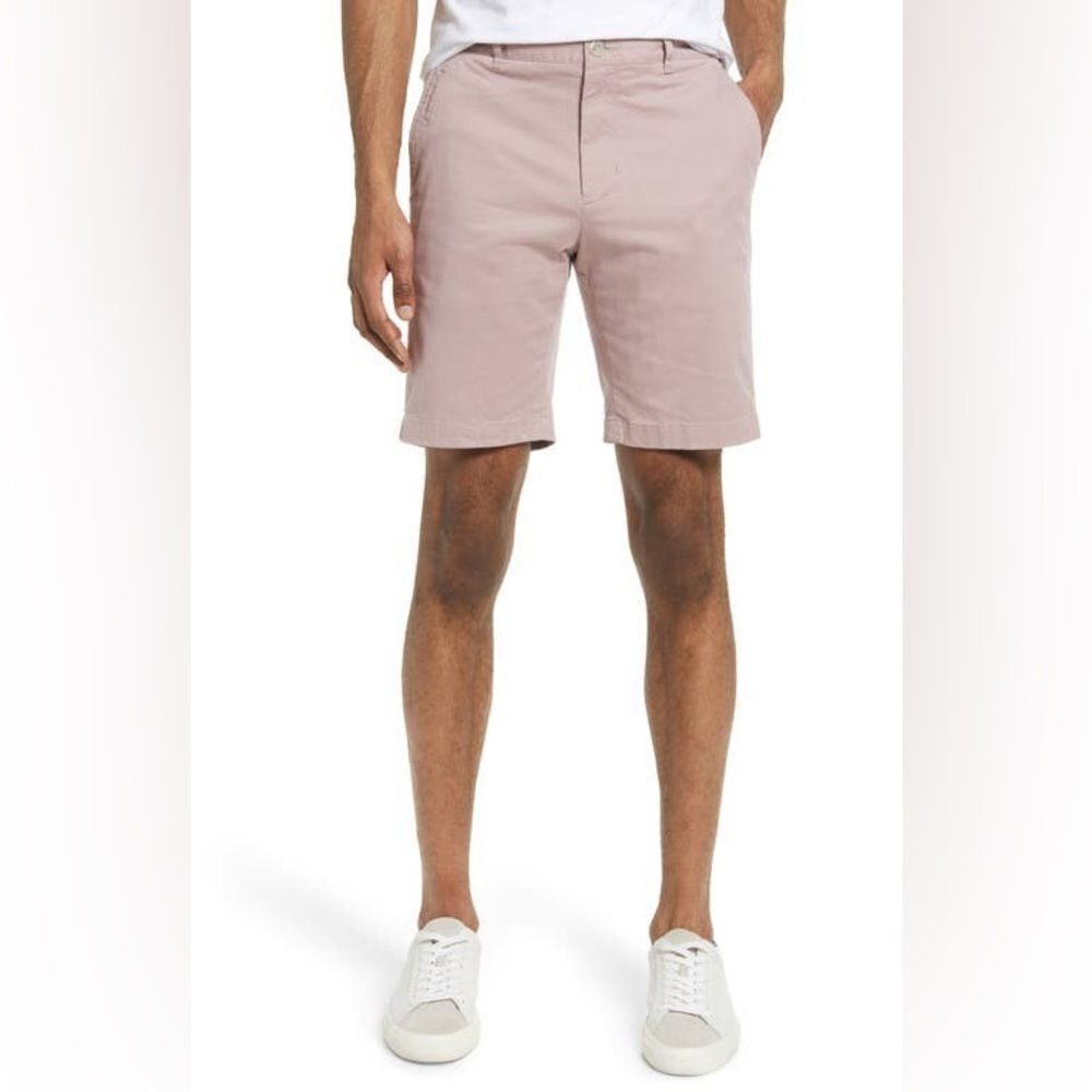 Vince NWT Vince NWT Lightweight Griffith Chino
Short in Dusty Sky Pink Size 33